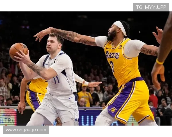 06赛季湖人对决小牛的经典对抗与历史回顾